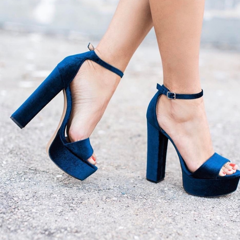 STEVE MADDEN GONZO - PLATFORM HEEL IN BLUE VELVET